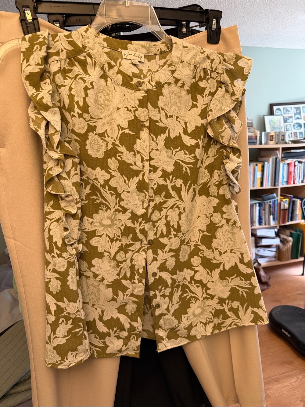 Wonderly Floral Ruffle Sleeve Blouse in Brown & Cream Large Like New